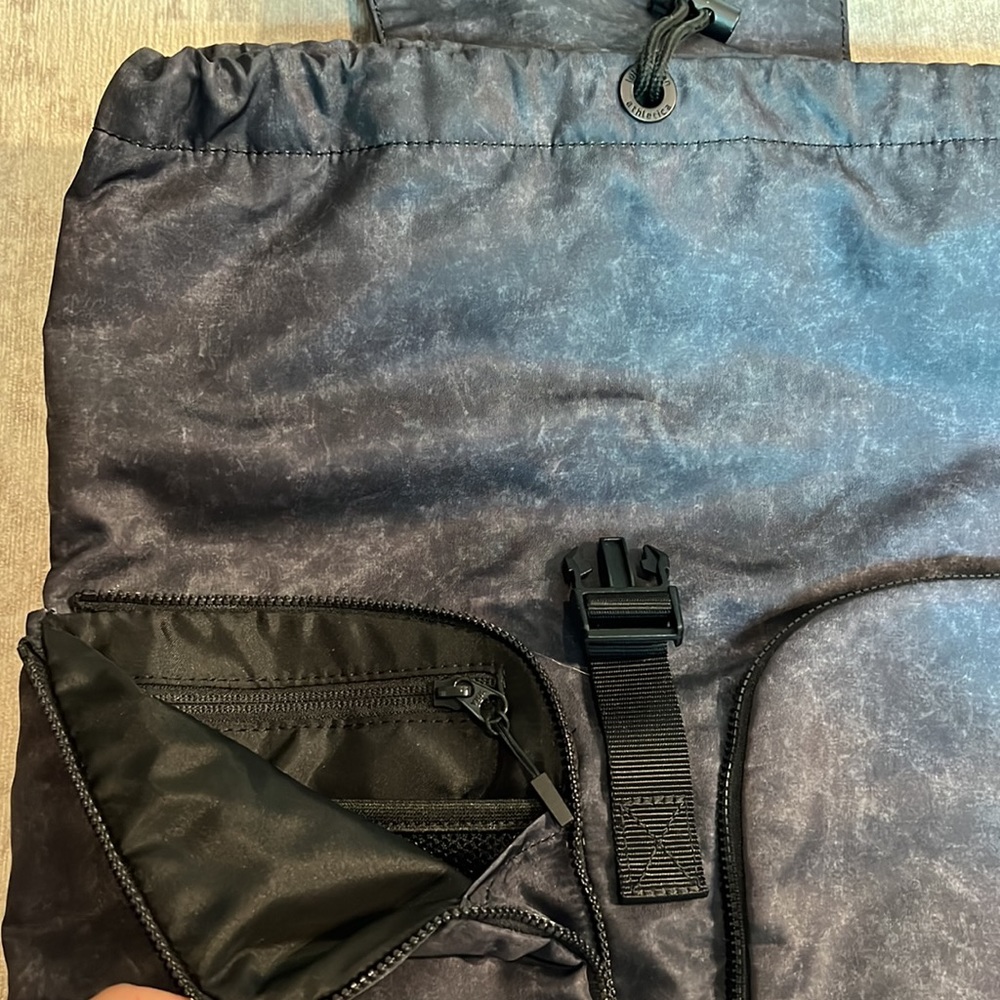 Lululemon Carry Onward Rucksack Backpack NWOT - Picture 11 of 15